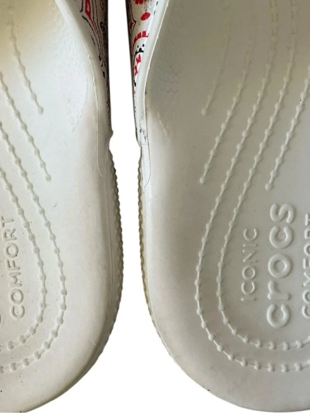 Crocs white red blue paisley print Americana sandals slides size 9 - Picture 5 of 5